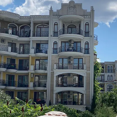 Schoene Im Harmony Monte Carlo * ساني بيتش